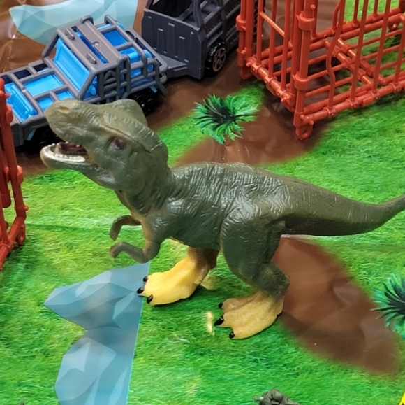 Dinosaur Play Set - Picture 4 of 9
